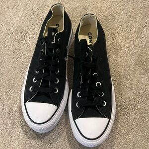 Converse Women’s all star size 7.5